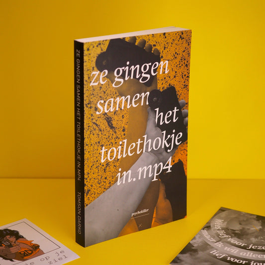 Ze gingen samen het toilethokje in.mp4