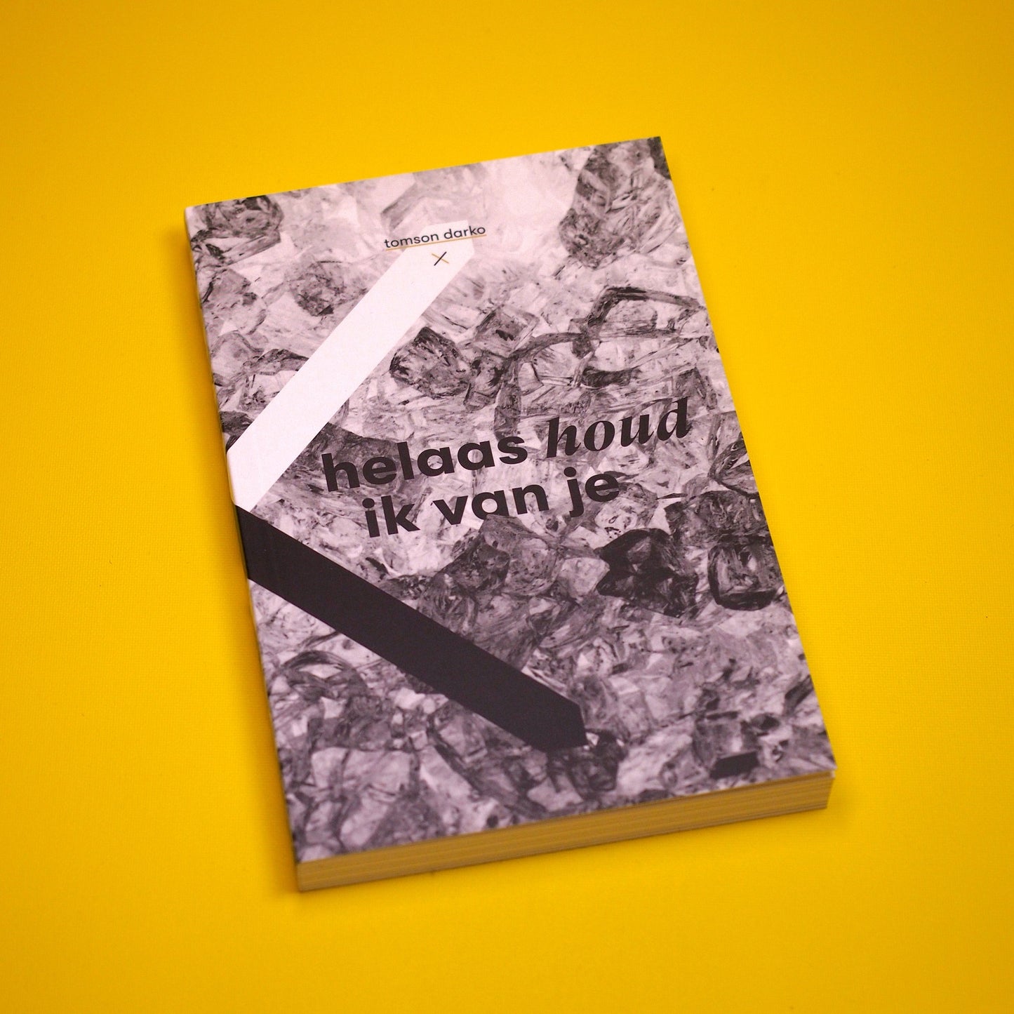 Boek - Helaas houd ik van je